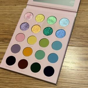 Glaminatrix cosmetics Pretty in Pastels eyeshadow palette